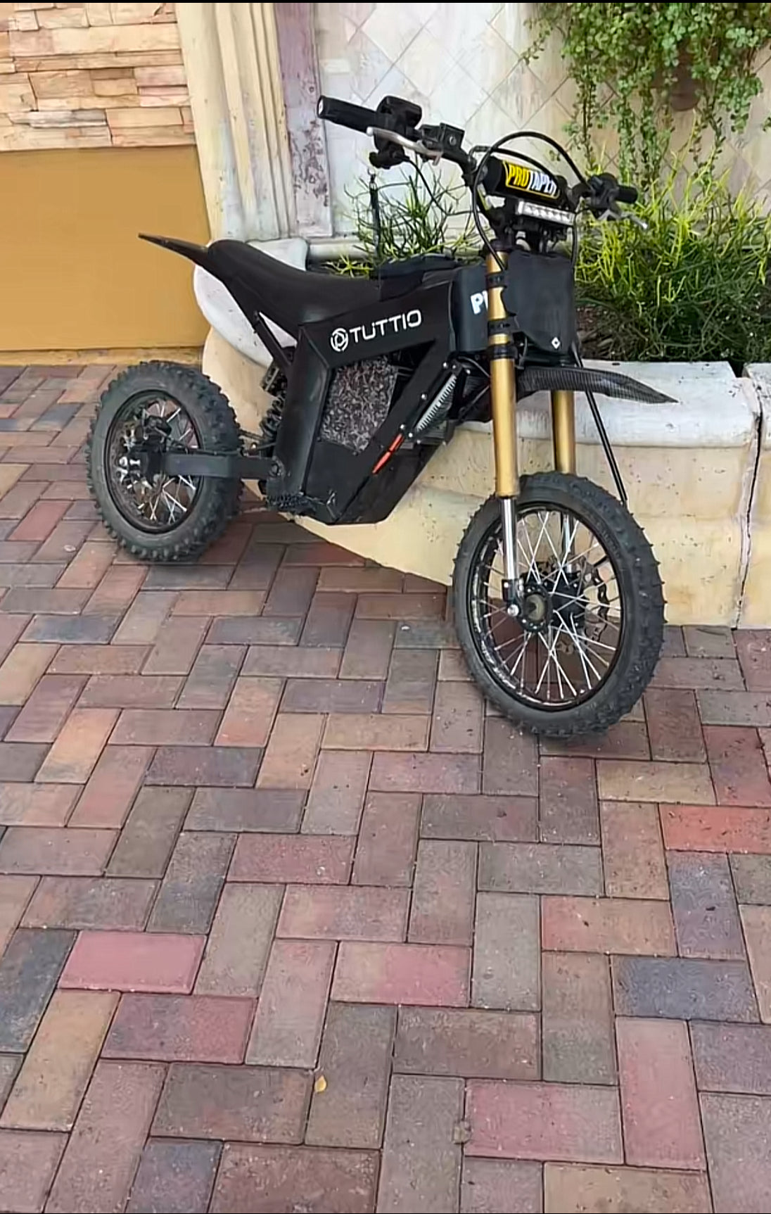 Titanium bolt kit for Tuttio